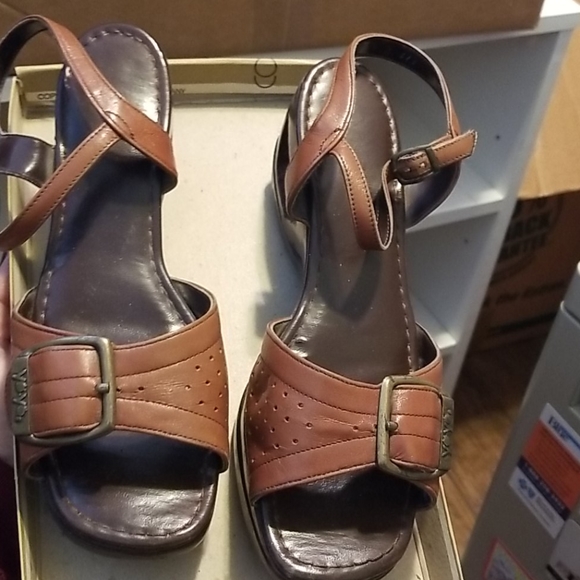 Shoes - Picture 5 of 6